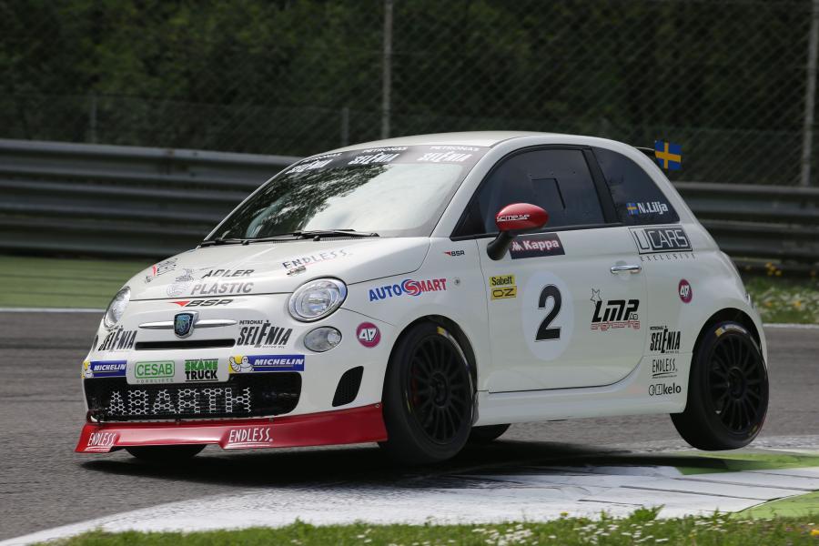 Abarth 695 Assetto Corse Evoluzione 2014 года  (фото 5 из 12)